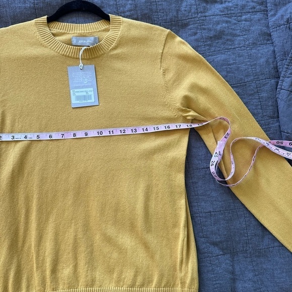 Everlane | The No-Sweat Sweater | Uniform In Honey - Picture 7 of 8